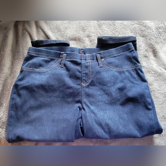 ⚘️ 2/$15. Terra & Sky denim capris for women. Size unknown. Waist is 35" - Picture 3 of 5